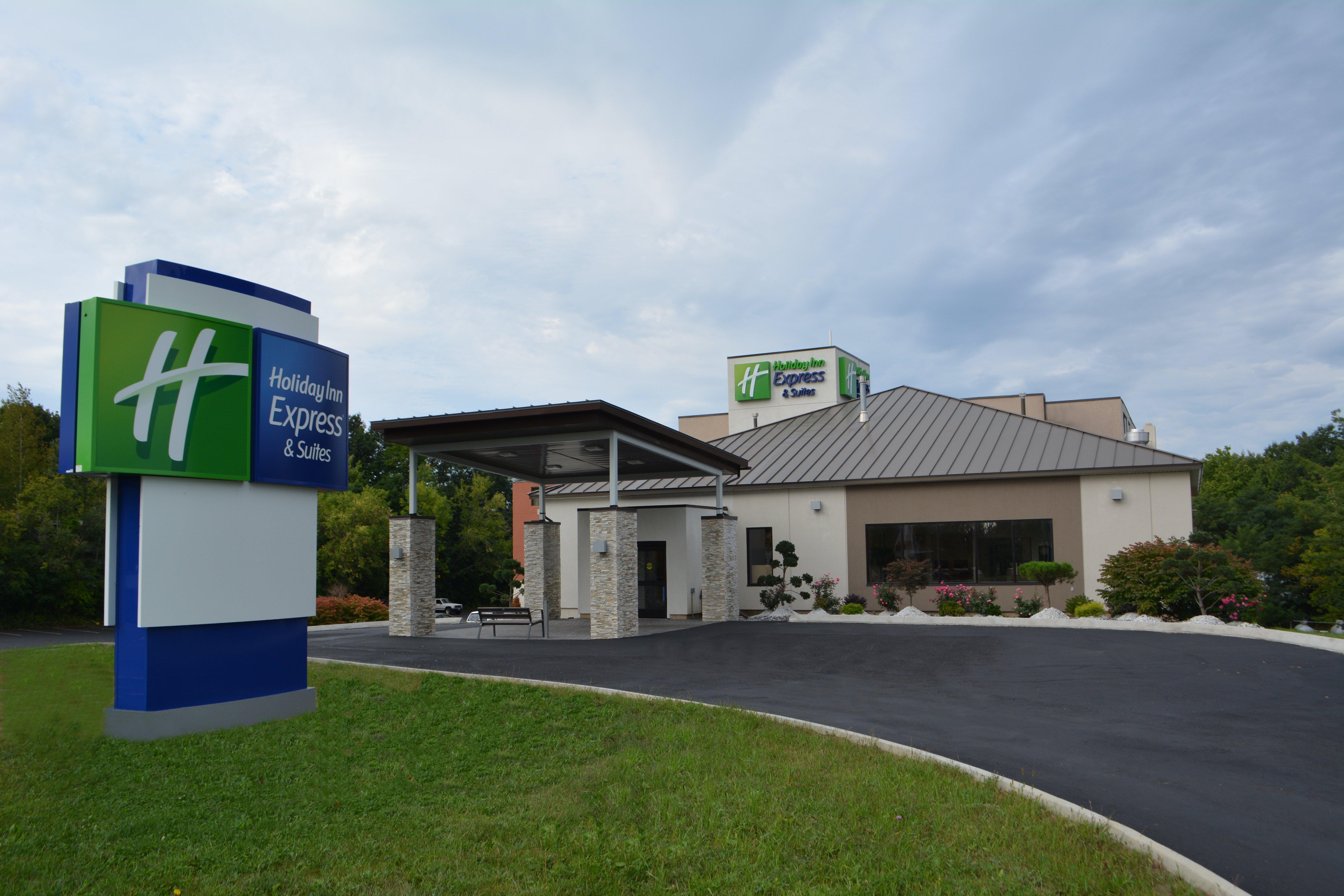 Holiday Inn Express & Suites Waterville - North By Ihg Екстериор снимка