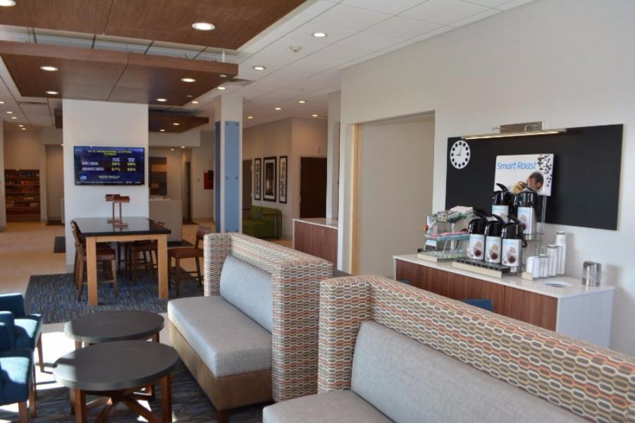 Holiday Inn Express & Suites Waterville - North By Ihg Екстериор снимка