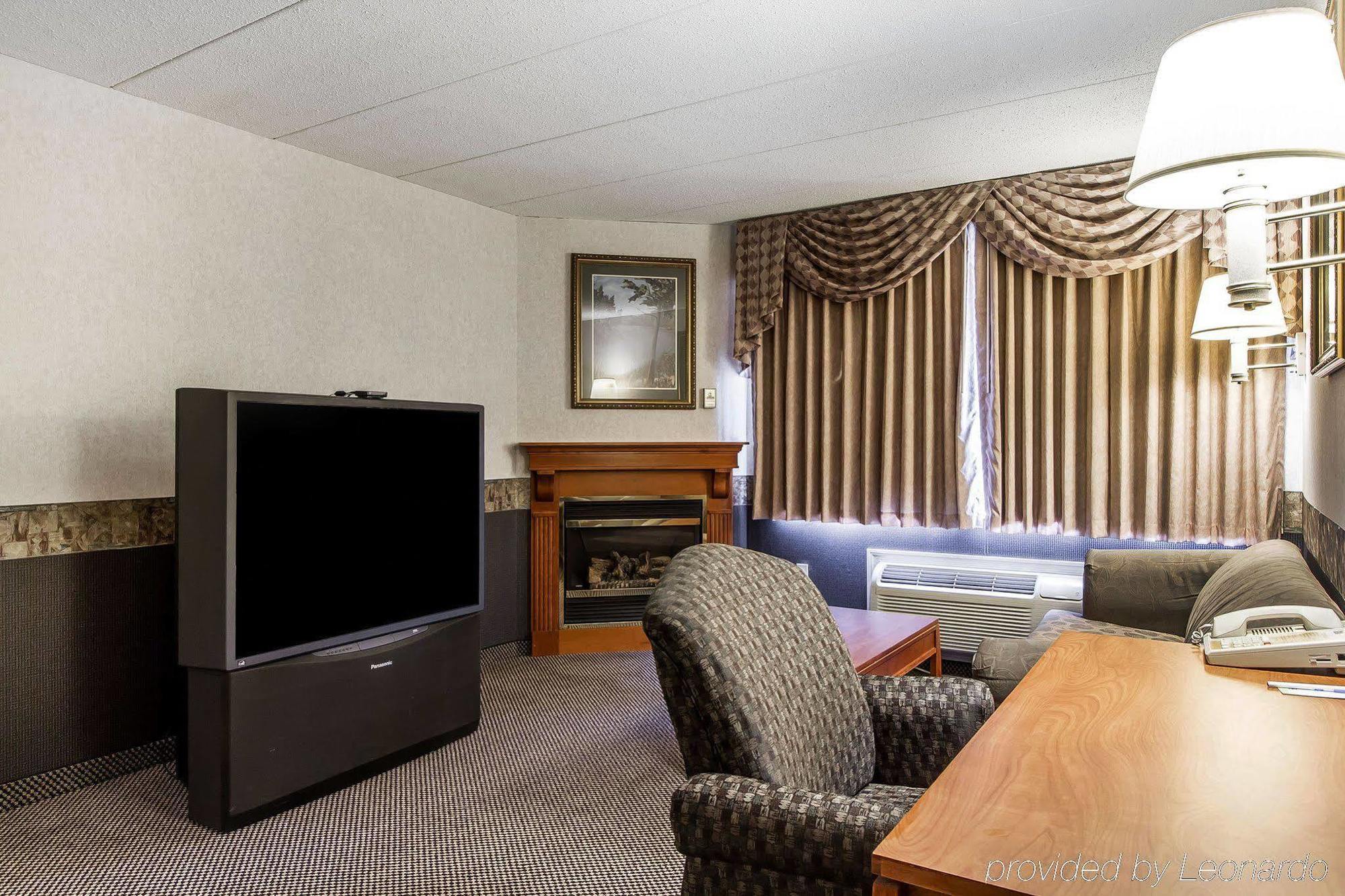 Holiday Inn Express & Suites Waterville - North By Ihg Екстериор снимка