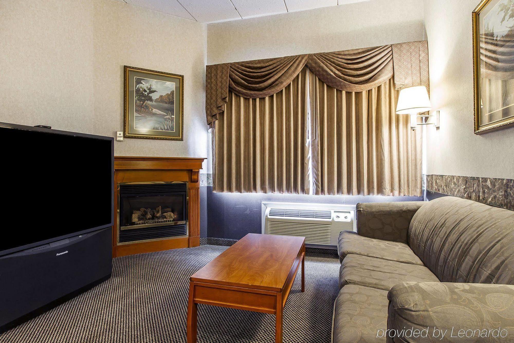 Holiday Inn Express & Suites Waterville - North By Ihg Екстериор снимка