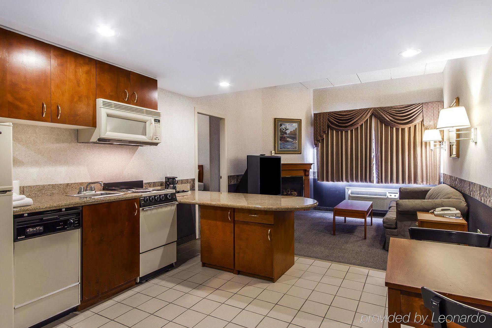 Holiday Inn Express & Suites Waterville - North By Ihg Екстериор снимка