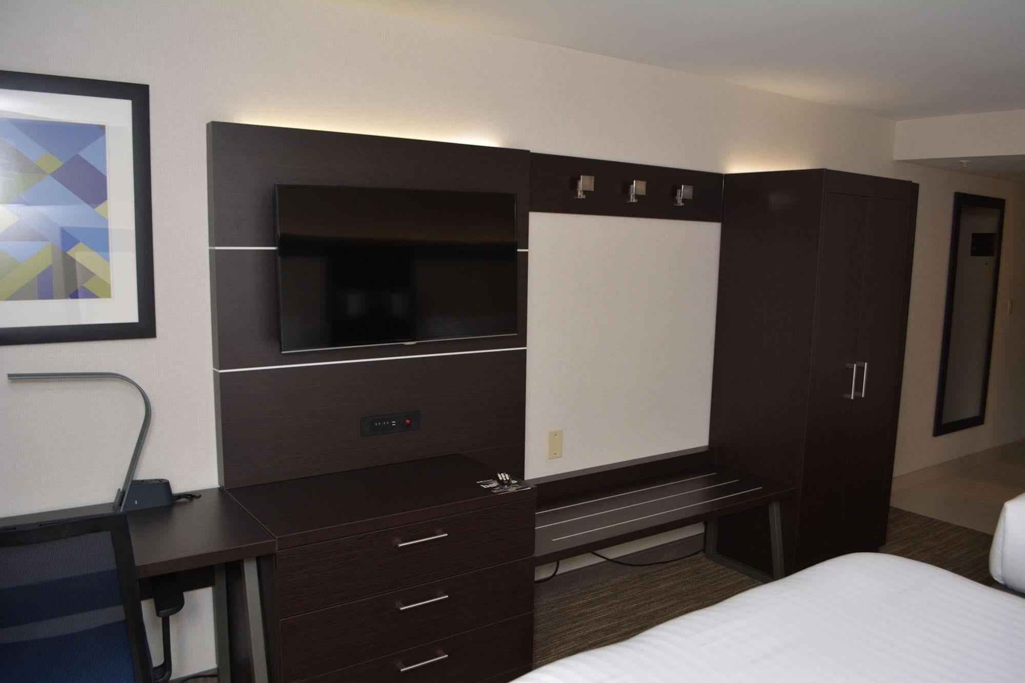 Holiday Inn Express & Suites Waterville - North By Ihg Екстериор снимка
